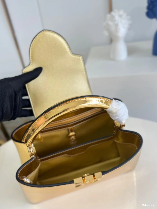 CAPUCINES LOUIS VUITTON BB 0824